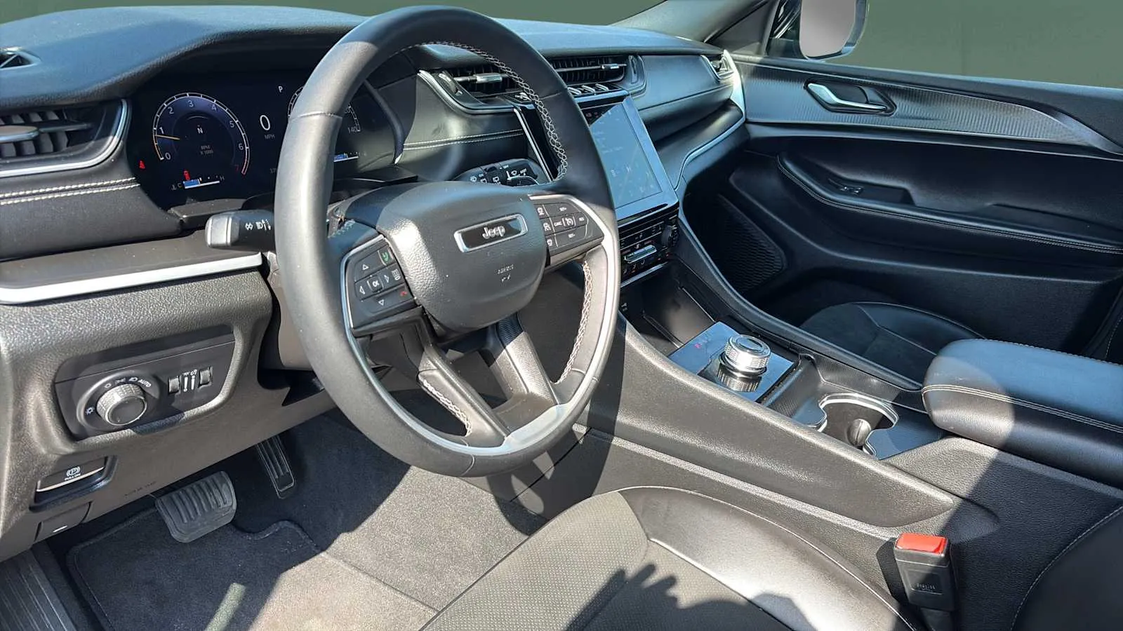 Jeep Grand Cherokee photo 18