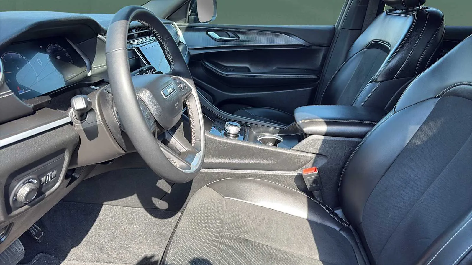 Jeep Grand Cherokee photo 22