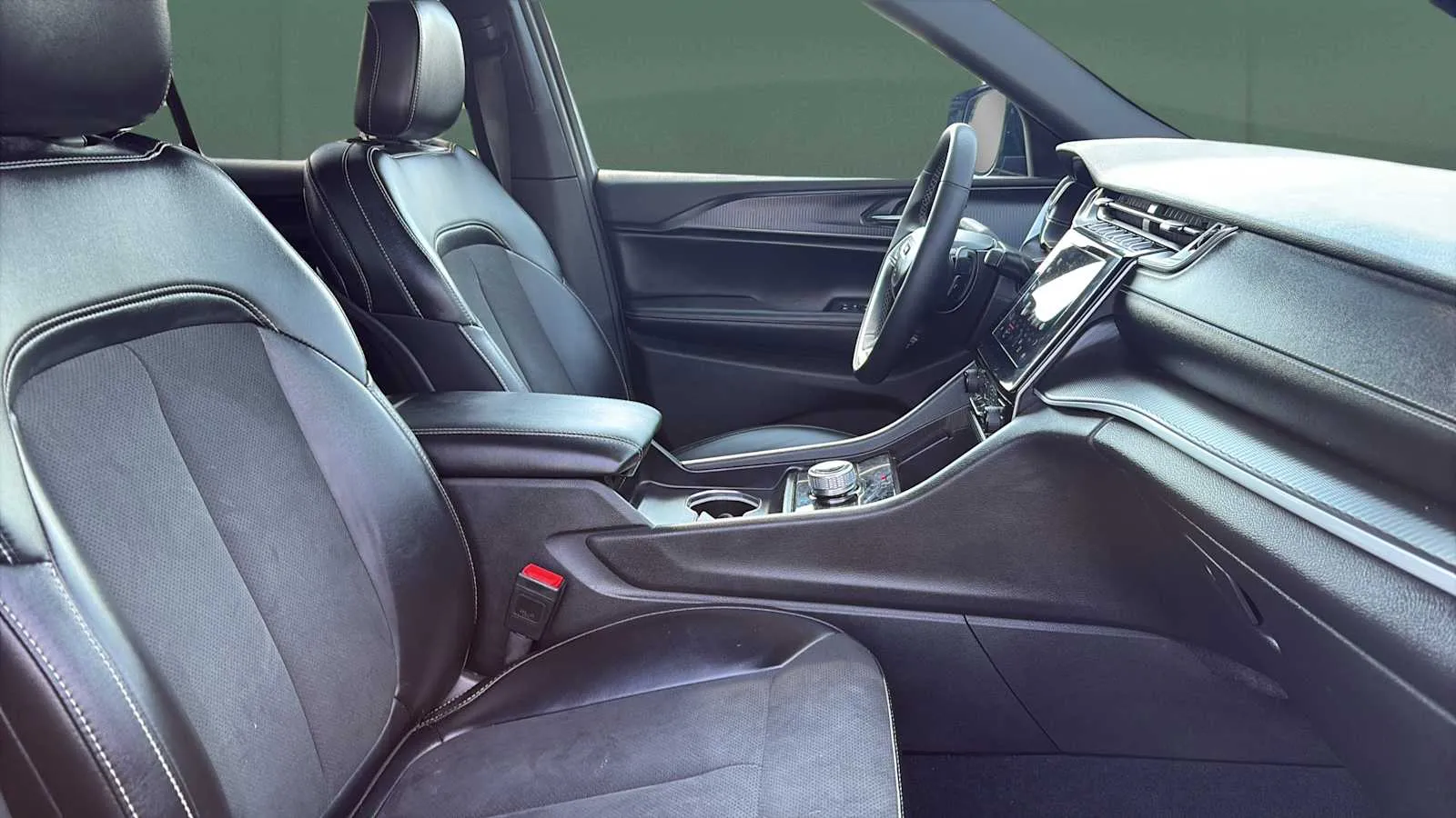 Jeep Grand Cherokee photo 29