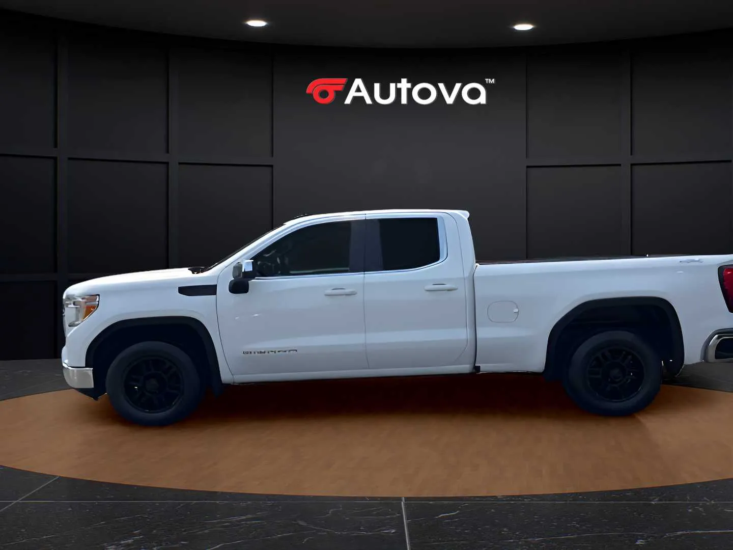 GMC Sierra photo 2