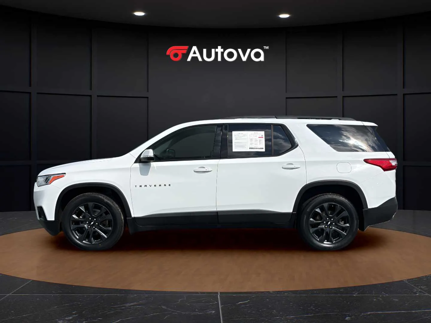 Chevrolet Traverse photo 2