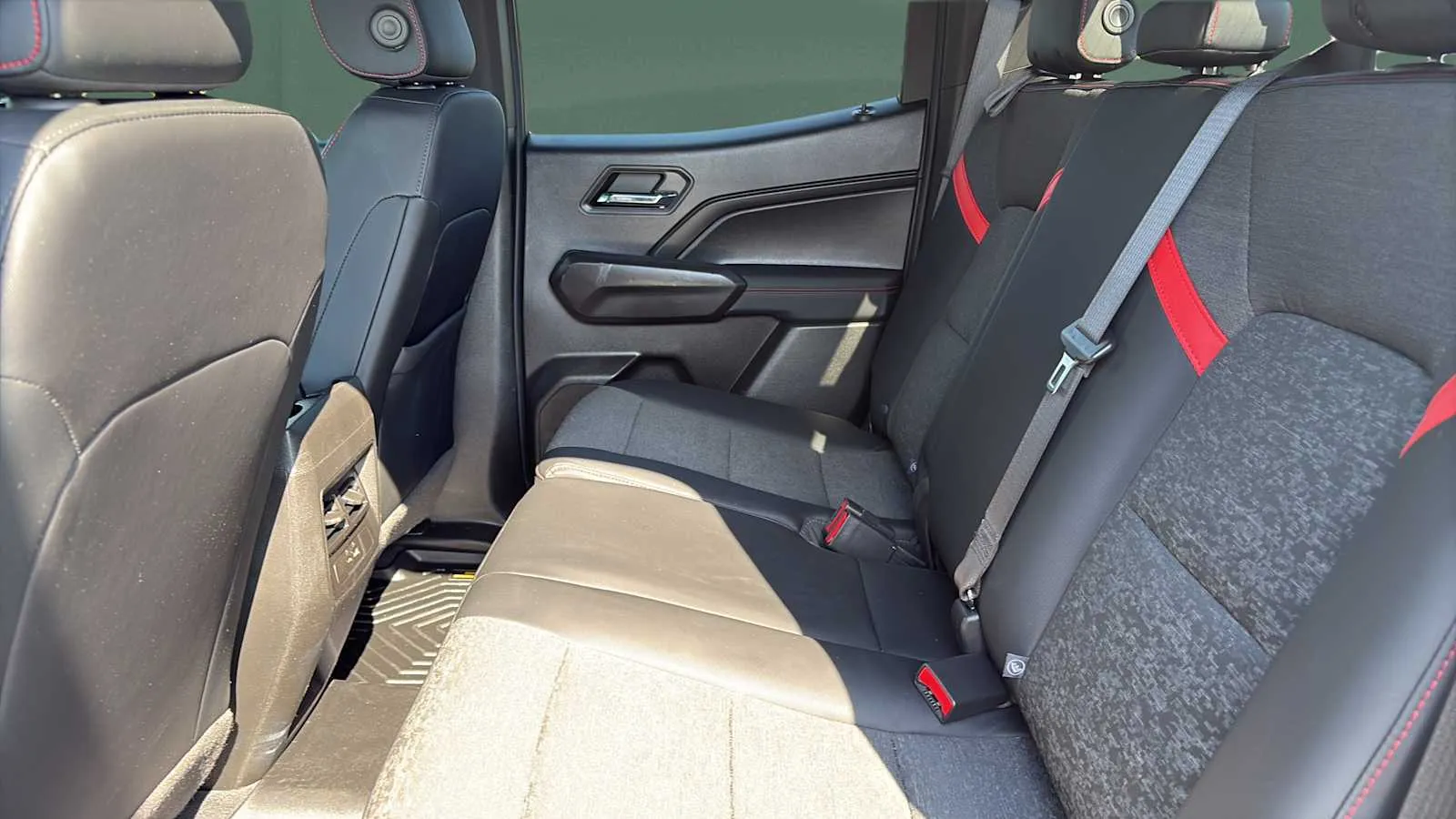 Chevrolet Colorado photo 18