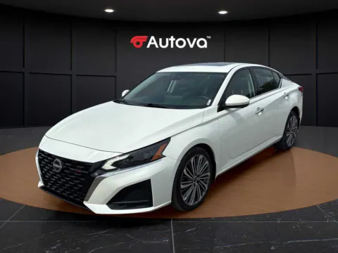 White 2023 Nissan Altima 2.5 SL for sale in Madison Heights, VA