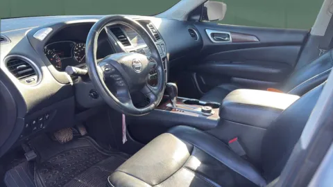 More photos of 2017 Nissan Pathfinder Platinum at Autova - Madison Heights, VA