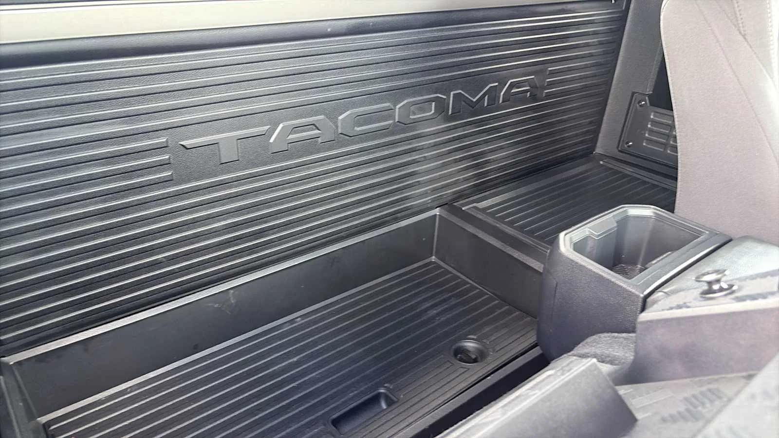 Toyota Tacoma photo 26
