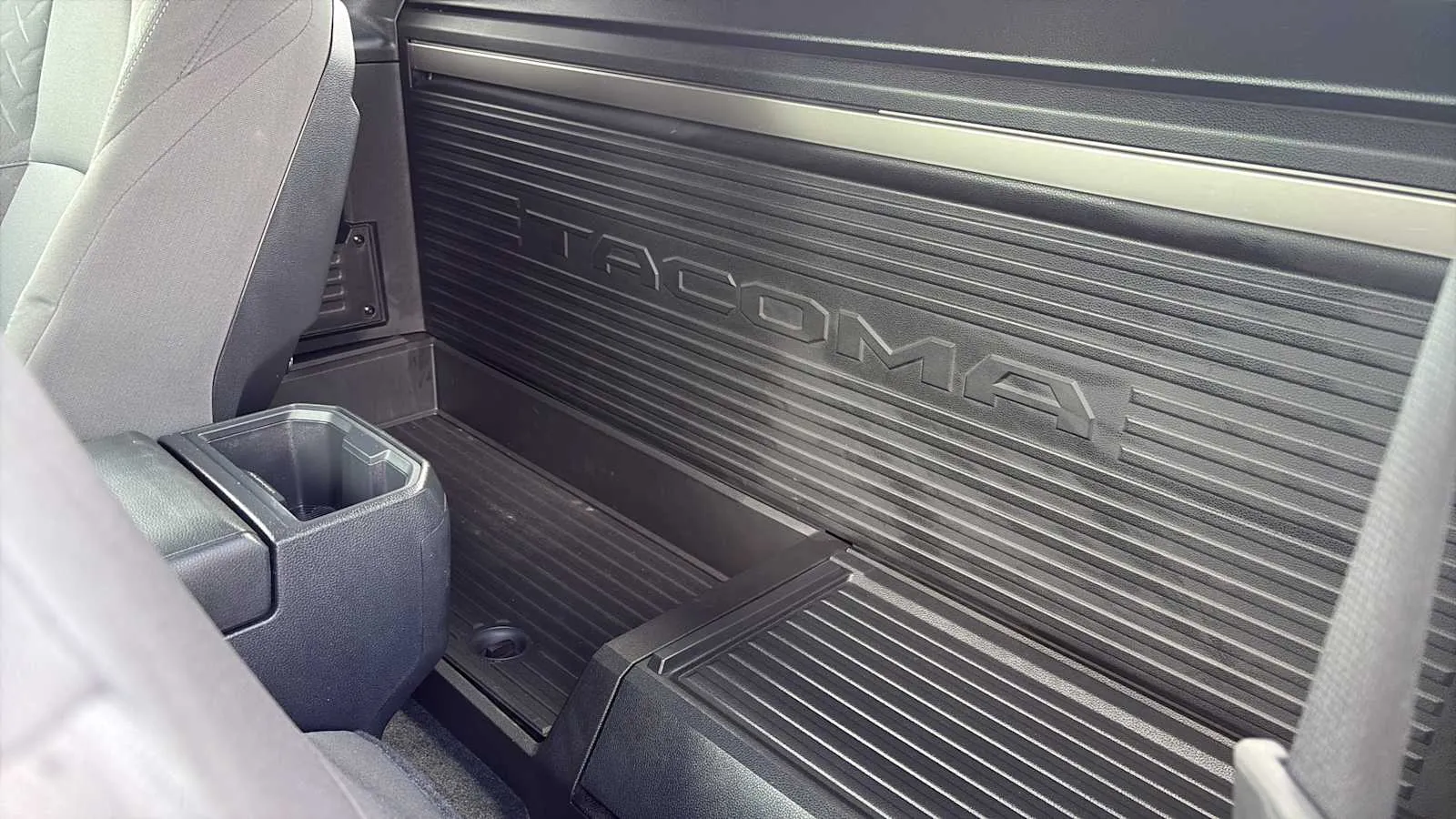 Toyota Tacoma photo 23
