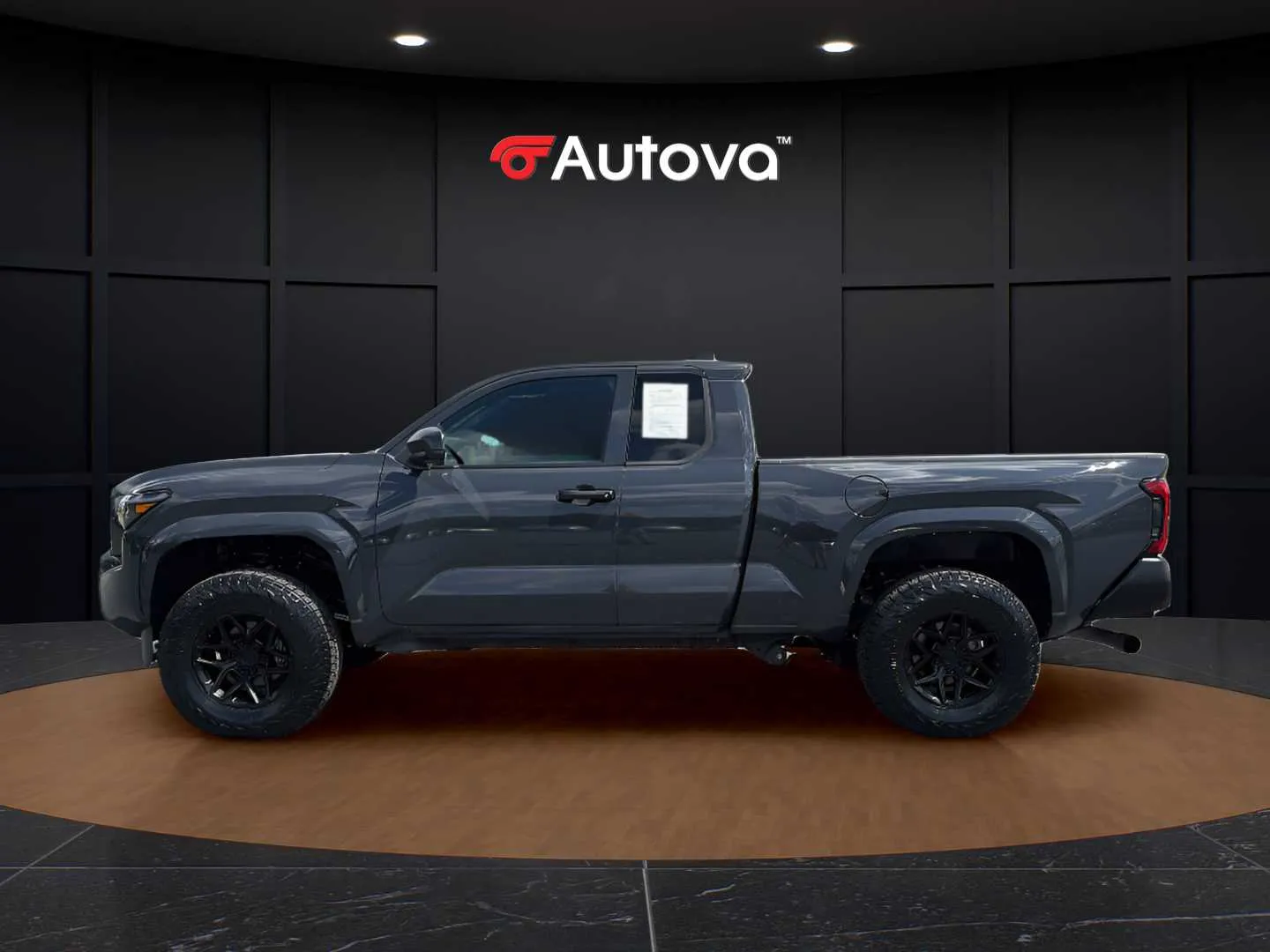 Toyota Tacoma photo 2