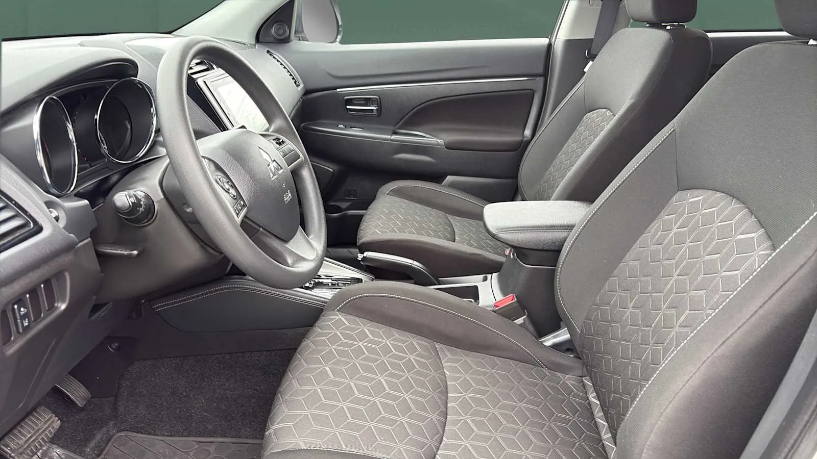 Mitsubishi Outlander Sport photo 16