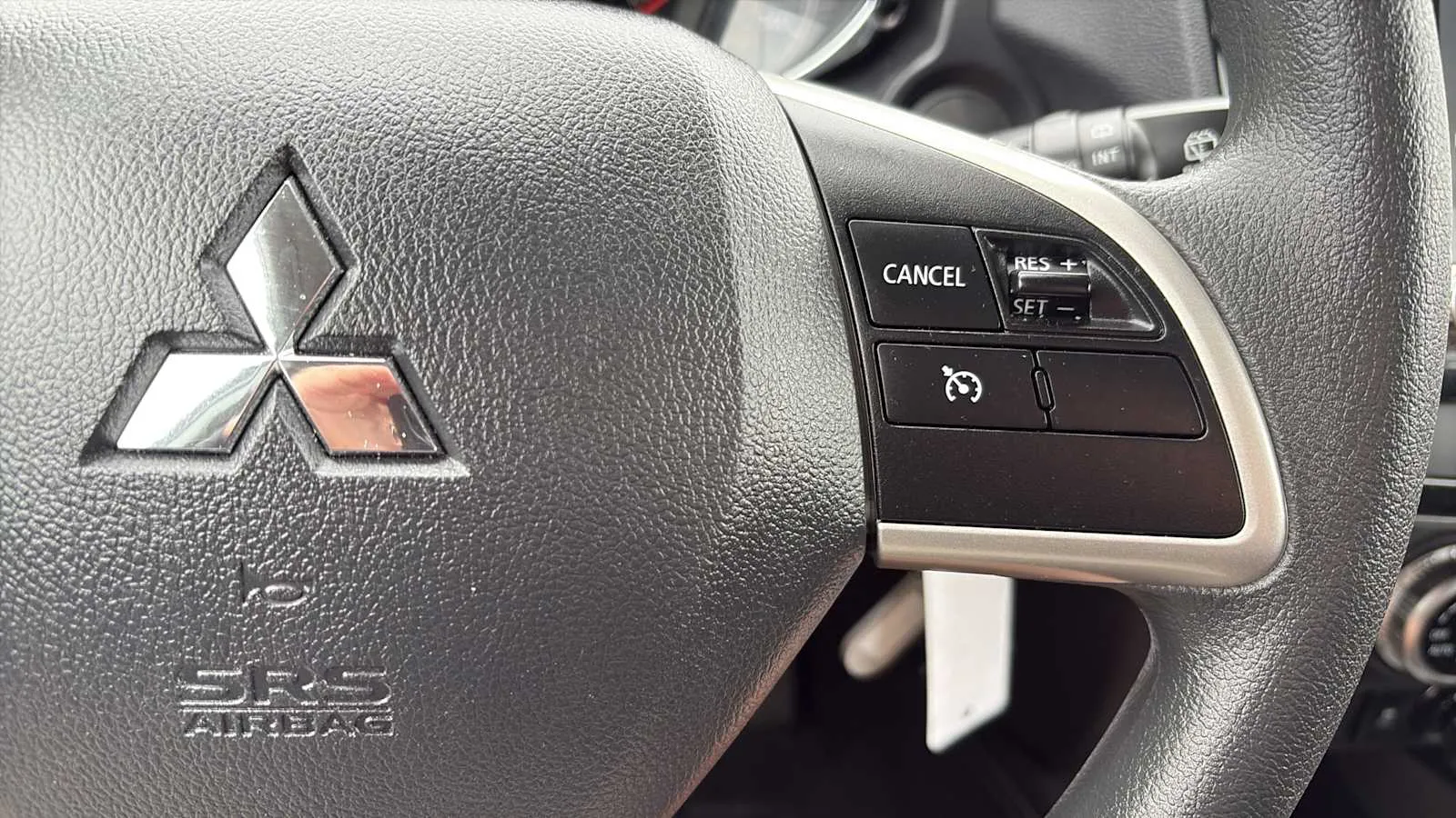 Mitsubishi Outlander Sport photo 10