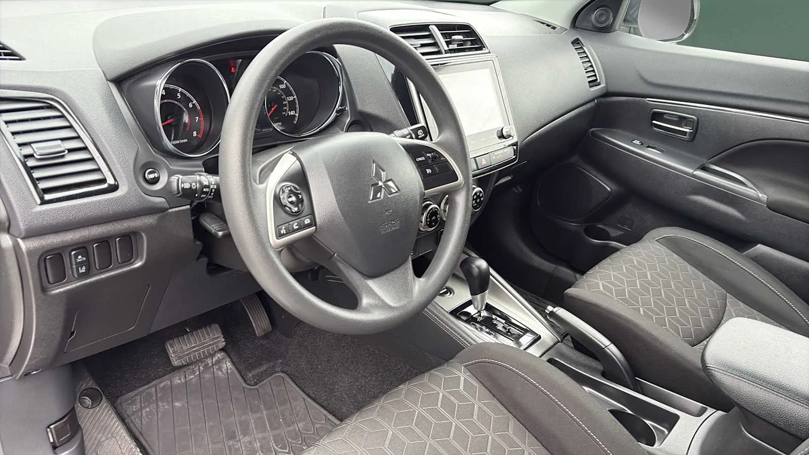 Mitsubishi Outlander Sport photo 13