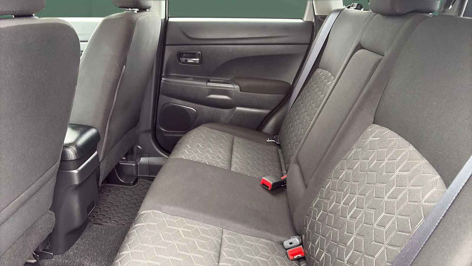 Mitsubishi Outlander Sport photo 17