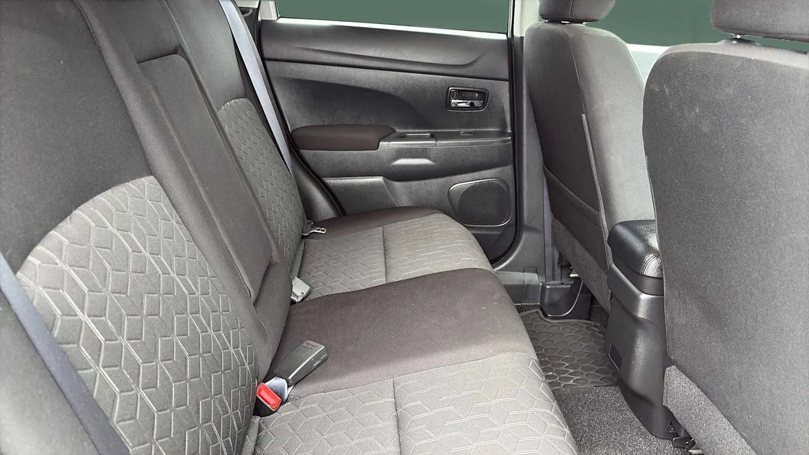 Mitsubishi Outlander Sport photo 21