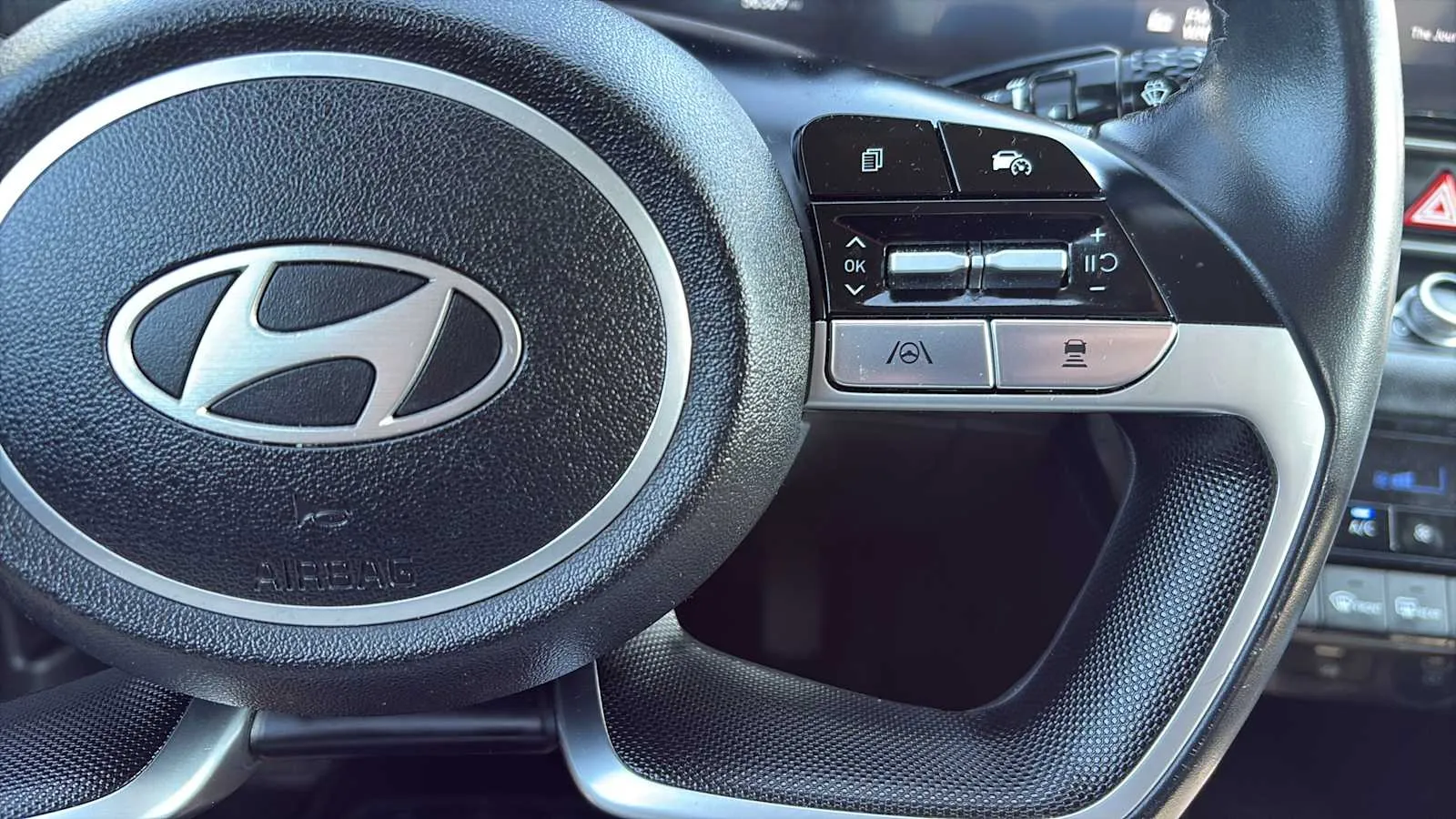 Hyundai Elantra photo 10