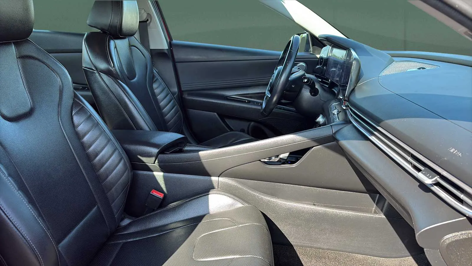 Hyundai Elantra photo 24