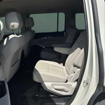 More photos of 2022 Jeep Wagoneer Series III at Autova - Madison Heights, VA