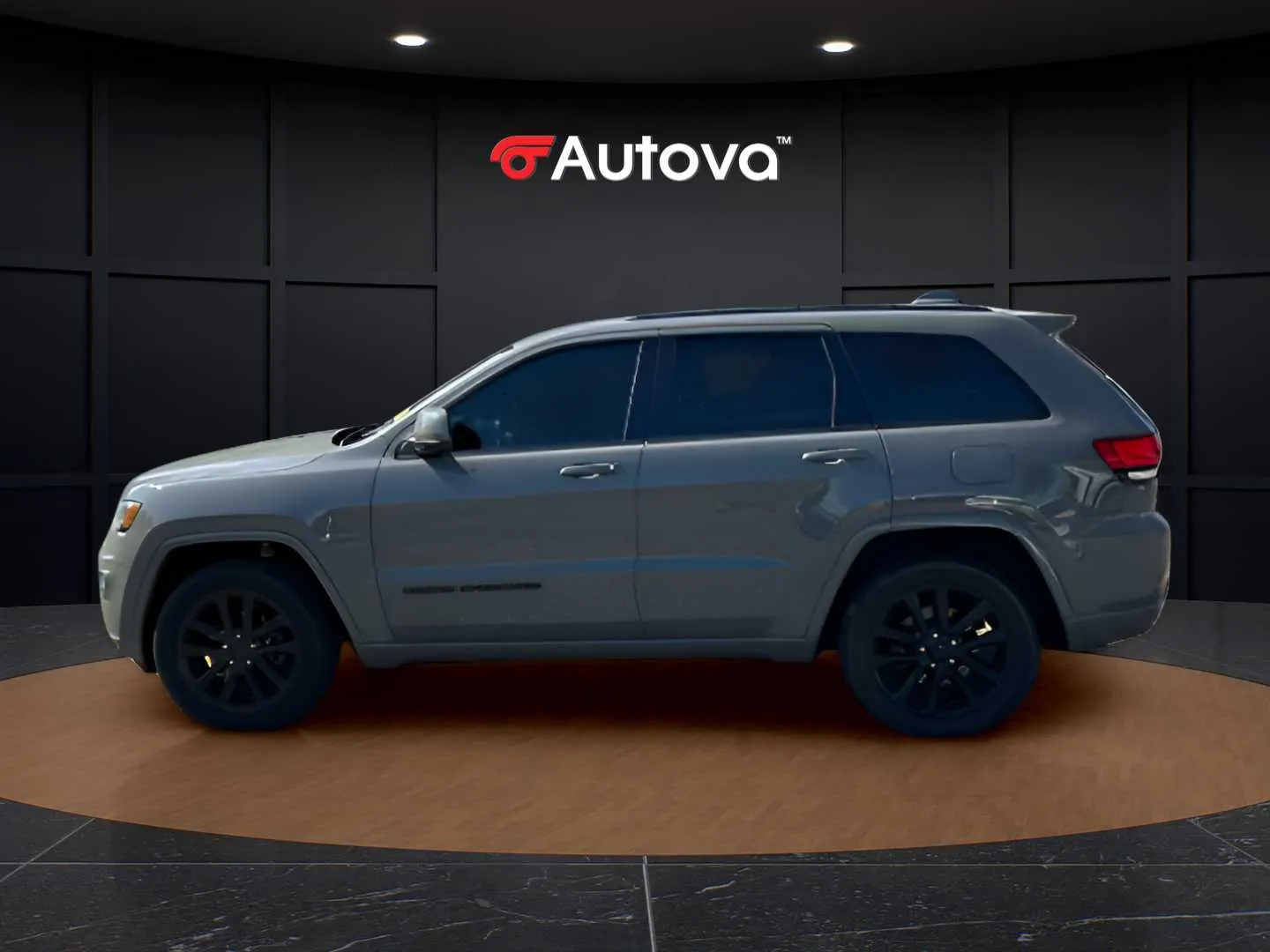 Jeep Grand Cherokee photo 2