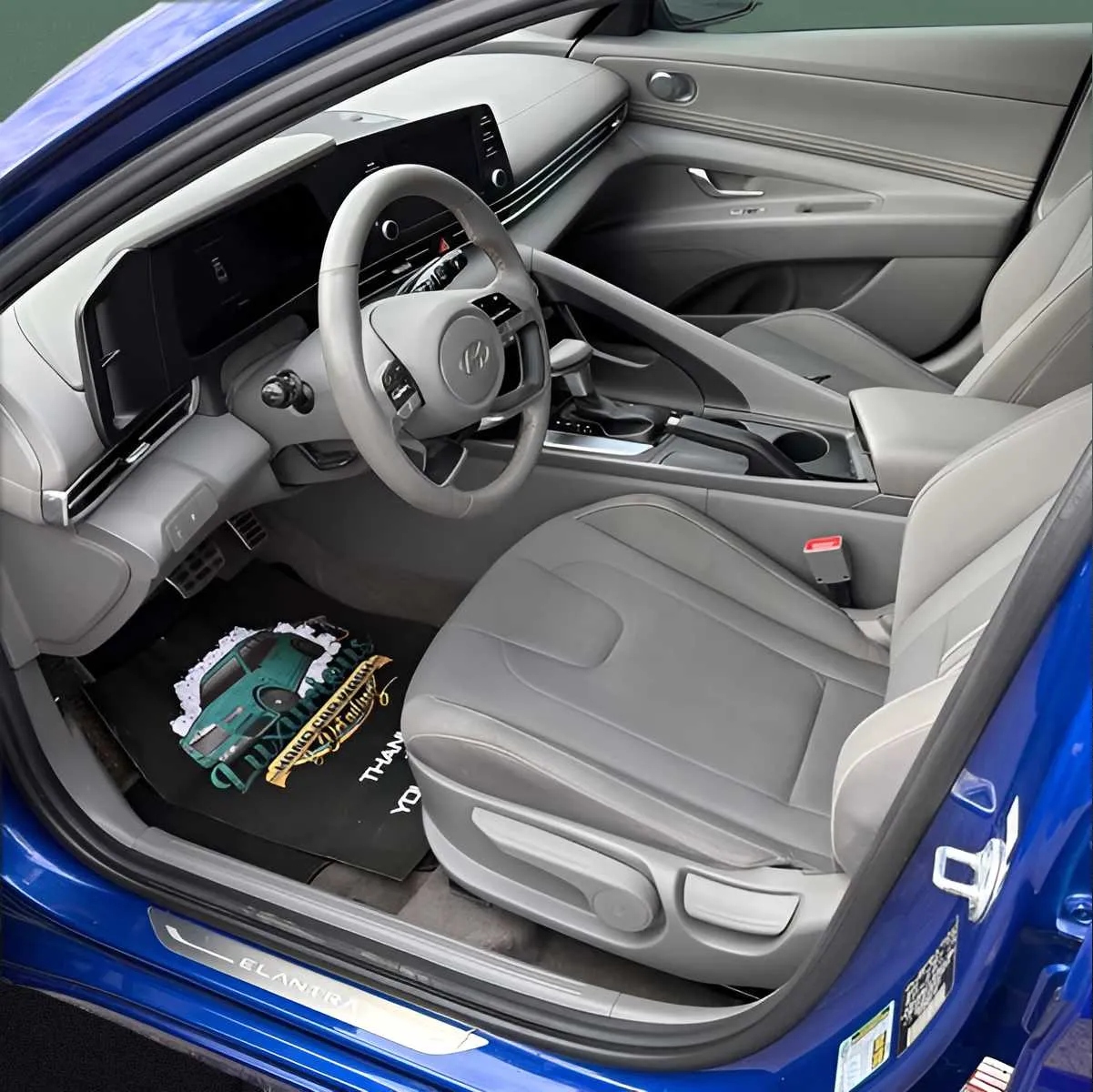 Hyundai Elantra photo 2
