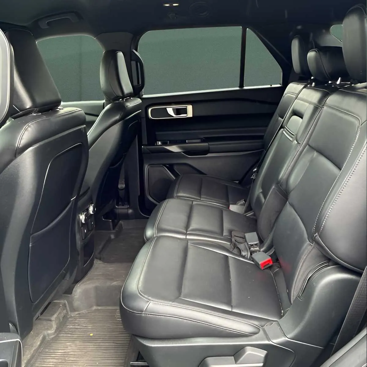 Ford Explorer photo 5
