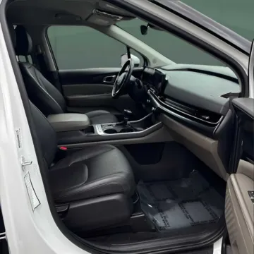 More photos of 2025 Kia Carnival LXS at Autova - Madison Heights, VA