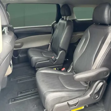 More photos of 2025 Kia Carnival LXS at Autova - Madison Heights, VA