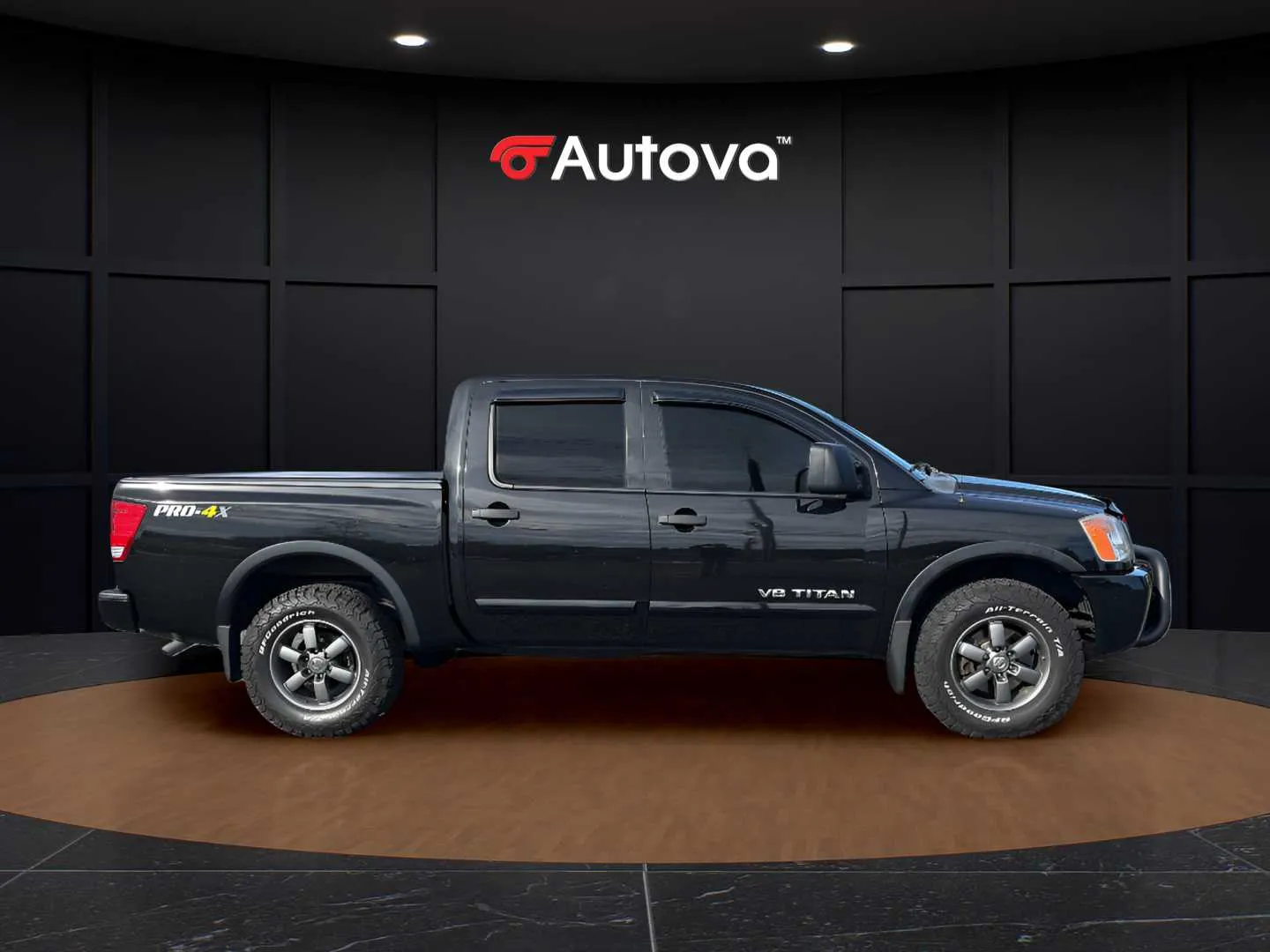Nissan Titan photo 2