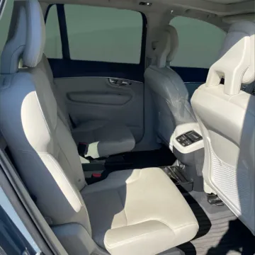 More photos of 2020 Volvo XC90 Momentum at Autova - Madison Heights, VA