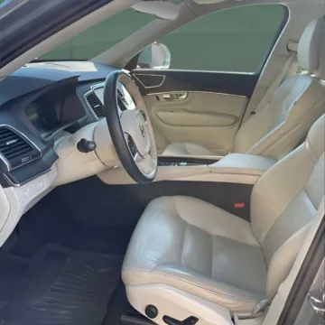 More photos of 2020 Volvo XC90 Momentum at Autova - Madison Heights, VA