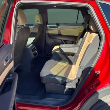 More photos of 2024 Volkswagen Atlas Cross Sport 2.0T SE w/Technology at Autova - Madison Heights, VA