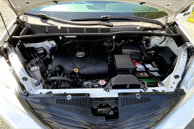 2017 Toyota Sienna L photo 3