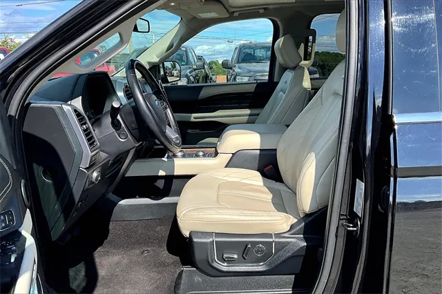 2020 Ford Expedition MAX Platinum photo 4