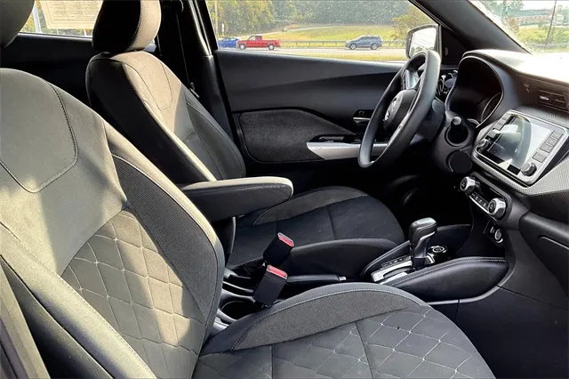 2019 Nissan Kicks SV photo 4