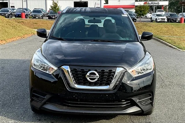 2019 Nissan Kicks SV photo 3