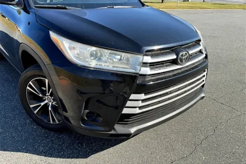 More photos of 2019 Toyota Highlander LE at Autova, VA