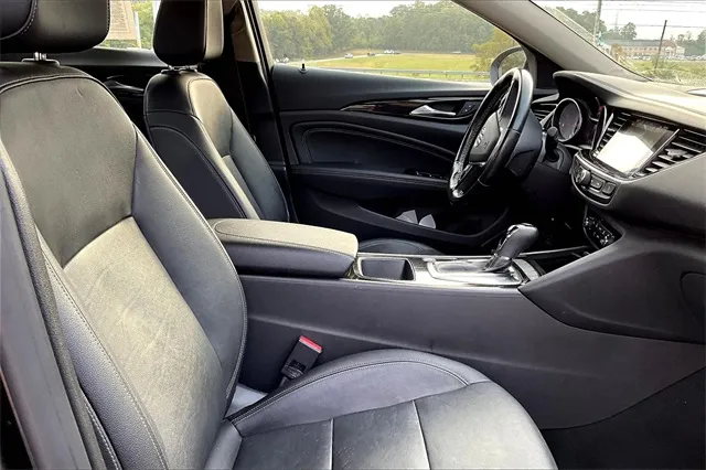 2018 Buick Regal Sportback Essence photo 3