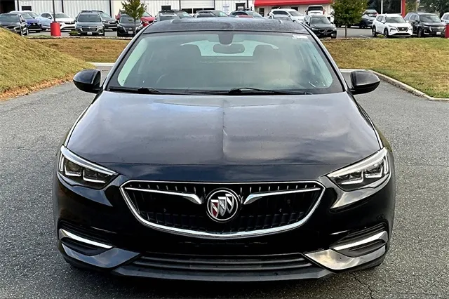 2018 Buick Regal Sportback Essence photo 2