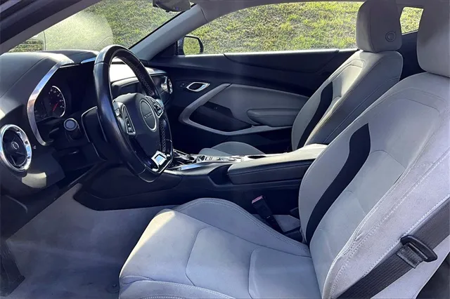 2018 Chevrolet Camaro 1LT photo 4