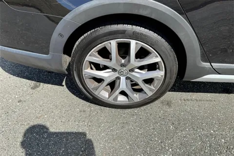 More photos of 2018 Volkswagen Golf Alltrack TSI SEL at Autova, VA