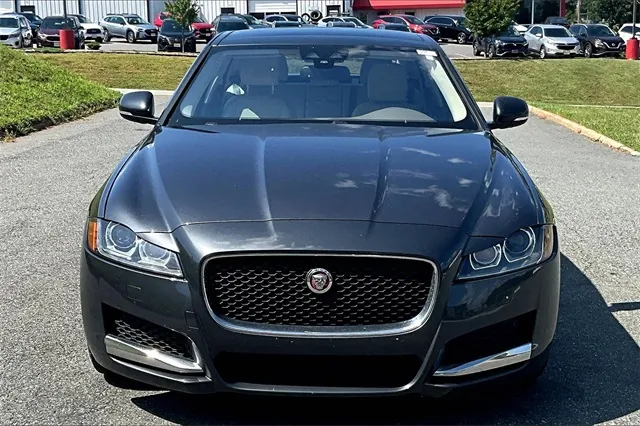 2018 Jaguar XF 35t Prestige photo 3