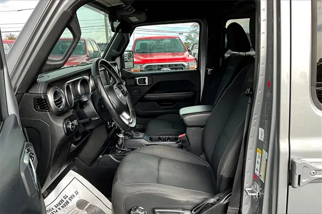 2018 Jeep Wrangler Unlimited Sahara photo 4