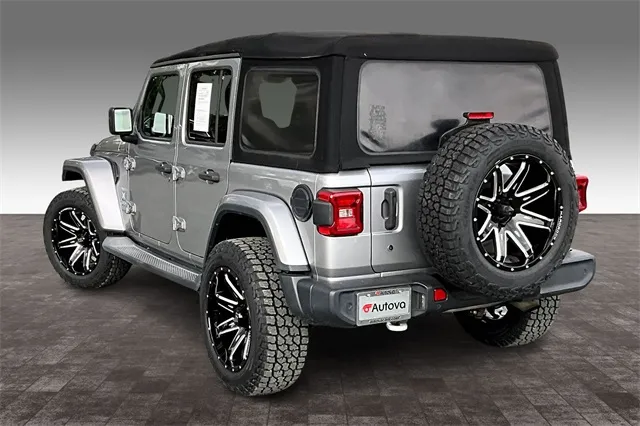 2018 Jeep Wrangler Unlimited Sahara photo 2