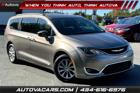 Silver 2017 Chrysler Pacifica Touring L for sale in Madison Heights, VA