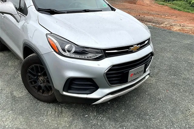 2017 Chevrolet Trax LT photo 2