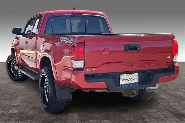 2017 Toyota Tacoma SR5 TRD Sport photo 2