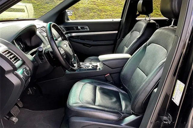 2016 Ford Explorer XLT photo 4