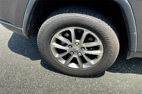 More photos of 2015 Jeep Grand Cherokee Limited at Autova, VA