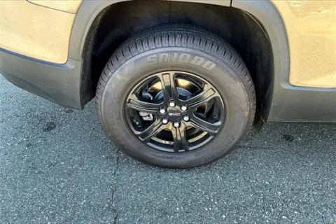 More photos of 2022 GMC Acadia AT4 at Autova, VA