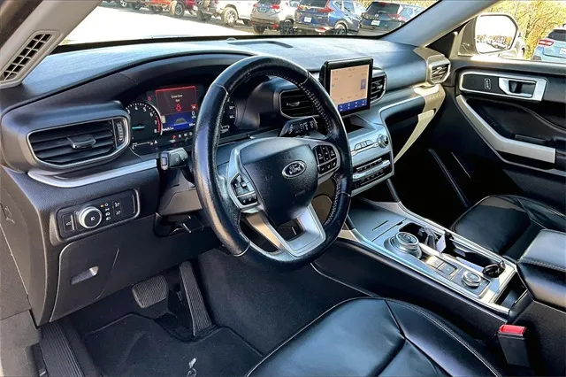 2022 Ford Explorer XLT photo 3