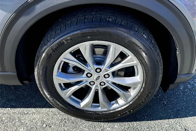 2022 Ford Explorer XLT photo 2