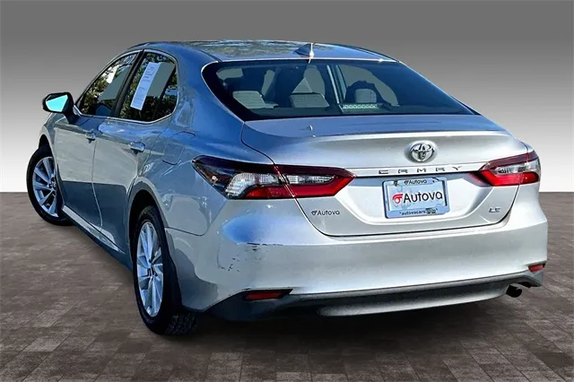 2022 Toyota Camry LE photo 2