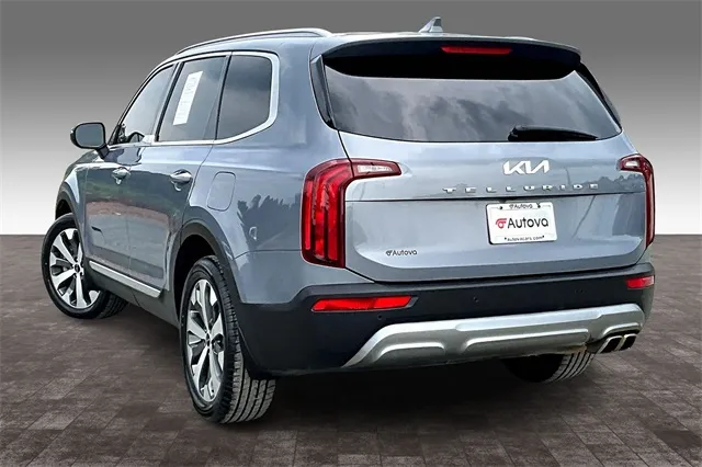 2022 Kia Telluride S photo 2